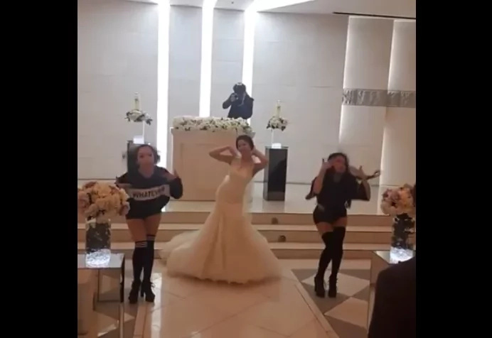 Stunning bride entertained netizens with her “Boombayah” dance moves during wedding. Stunning bride entertained netizens with her “Boombayah” dance moves during wedding.