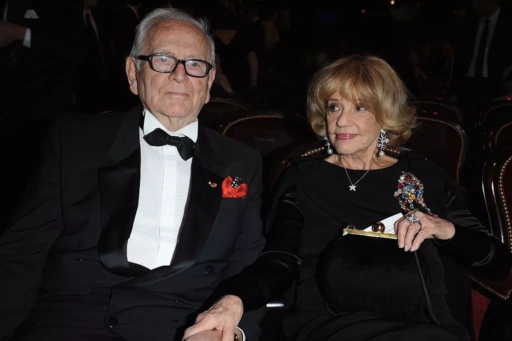 Jeanne Moreau et Pierre Cardin | Photo : Getty Images