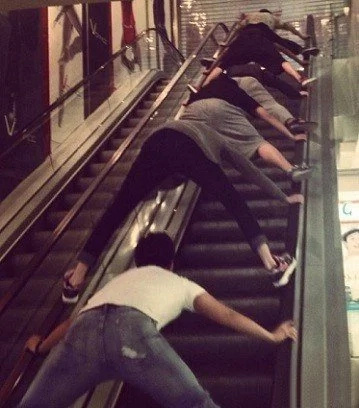 Watch: People in China are afraid of escalators after this horrific accident! Watch: People in China are afraid of escalators after this horrific accident!