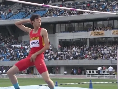 This hilarious Chinese pole-vaulter will crack you up!