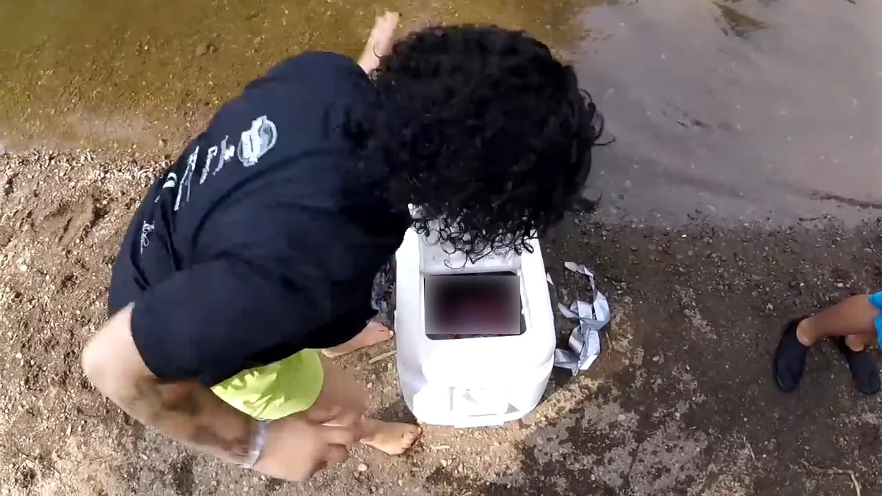 Shocking: Mysterious Container Floating Down the River Baffled a Group of Hikers Shocking: Mysterious Container Floating Down the River Baffled a Group of Hikers