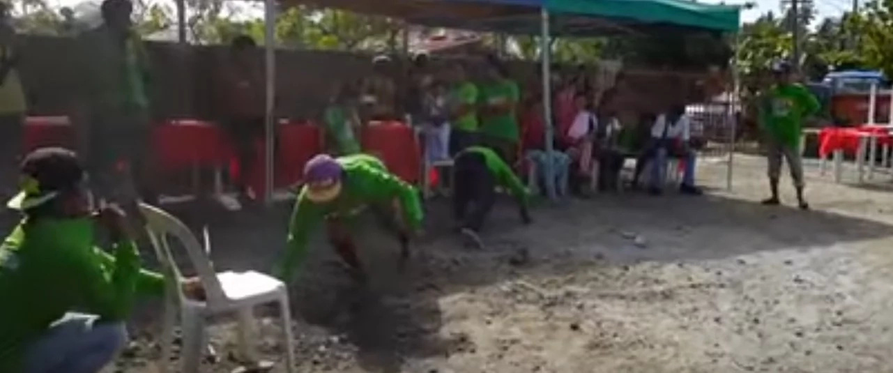 Pinoys play hilarious game in viral video Pinoys play hilarious game in viral video
