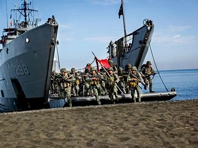 BREAKING: 3 suspected Abu Sayyaf boats, seized in Tawi-Tawi