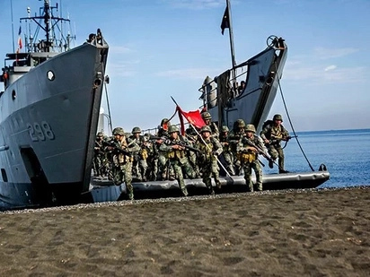 BREAKING: 3 suspected Abu Sayyaf boats, seized in Tawi-Tawi