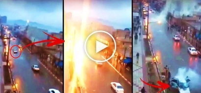 Watch this moving car get violently struck by lightning during rainy weather! What happened next will terrify you!