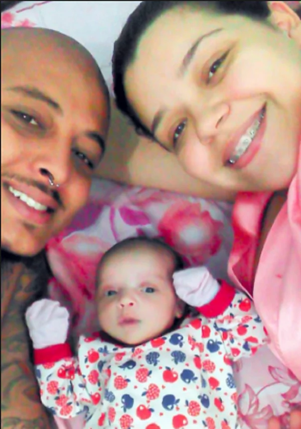 Ito ang true love! Newborn baby girl becomes 'clingy' at once to her mother seconds after birth Ito ang true love! Newborn baby girl becomes 'clingy' at once to her mother seconds after birth