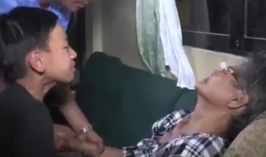 Makabagbag damdamin! Granny faints during an emotional farewell with grandchildren Makabagbag damdamin! Granny faints during an emotional farewell with grandchildren