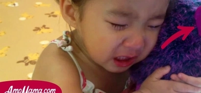 La madre oyó un llanto. Cuando entró, vio a su hija llorando con algo en sus manos