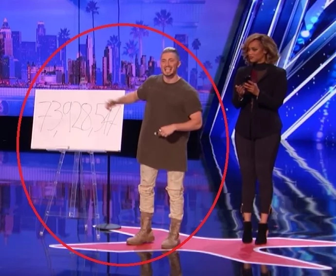 Man surprises crowd with mystifying tech magic in viral video Man surprises crowd with mystifying tech magic in viral video