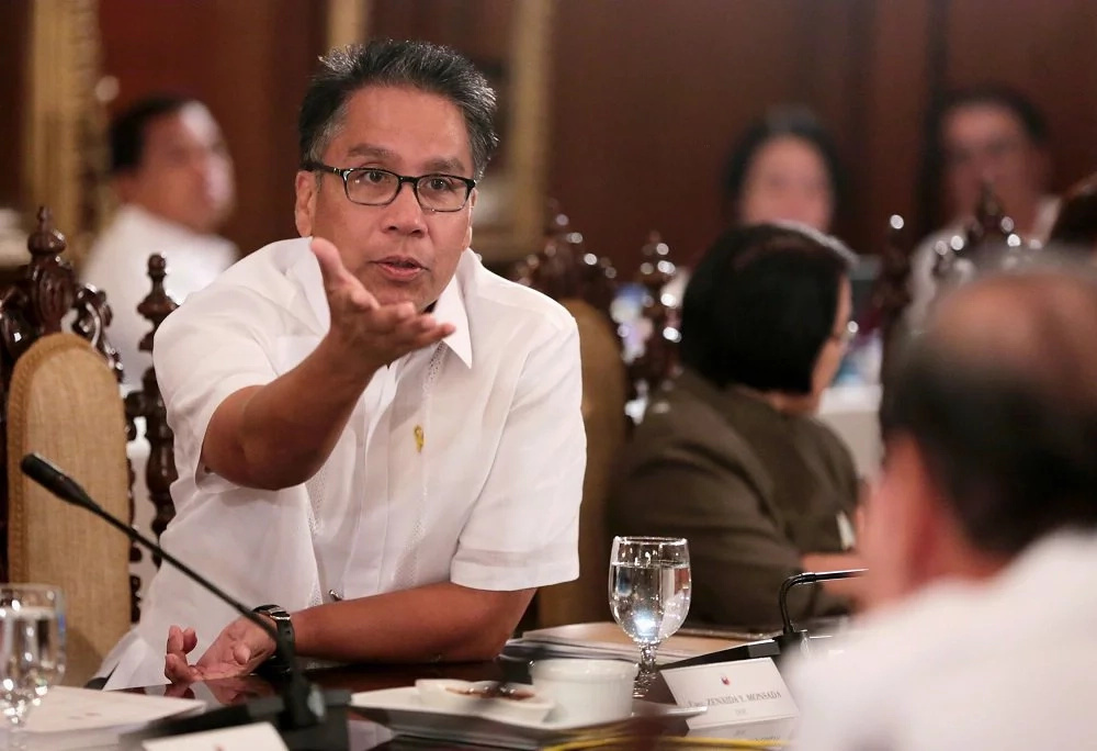 Roxas calls Duterte 'a threat to democracy' Roxas calls Duterte 'a threat to democracy'