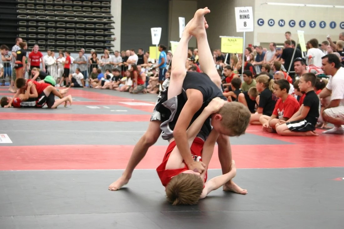 MMA allows the use of mixed martial arts and the use of punches, kicks, chokes, and different submission techniques MMA allows the use of mixed martial arts and the use of punches, kicks, chokes, and different submission techniques