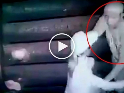 Pinoy hold-upper caught on CCTV robbing helpless woman at Pasay City overpass