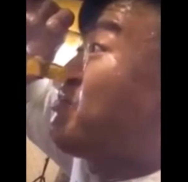 Watch man drinking huge mug of beer through his NOSE in 15 seconds (photos, video) Watch man drinking huge mug of beer through his NOSE in 15 seconds (photos, video)