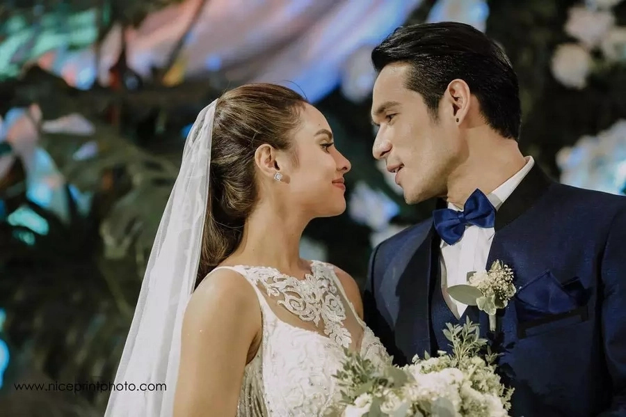 Max Collins wows guests in her Francis Libiran wedding gown Max Collins wows guests in her Francis Libiran wedding gown