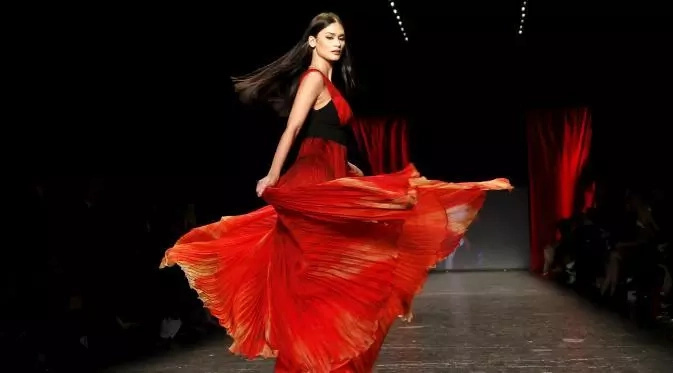 Extremely impressive Filipina Beauty Queens on New York Fashion Show. Stunning top 3! Extremely impressive Filipina Beauty Queens on New York Fashion Show. Stunning top 3!