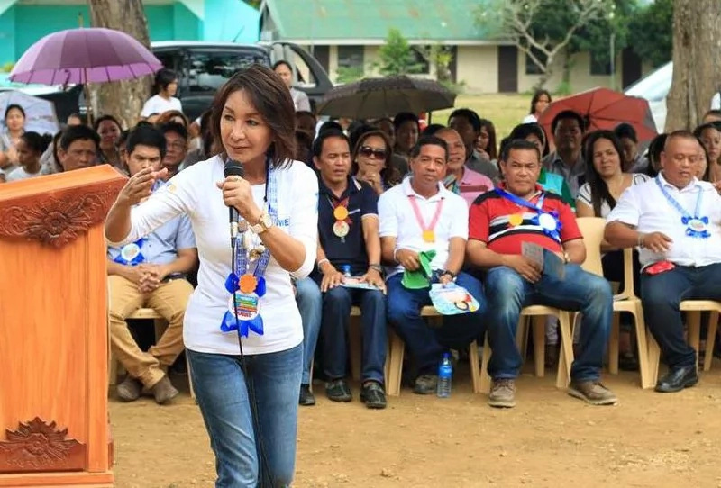Gwen Garcia chooses Duterte over Binay Gwen Garcia chooses Duterte over Binay