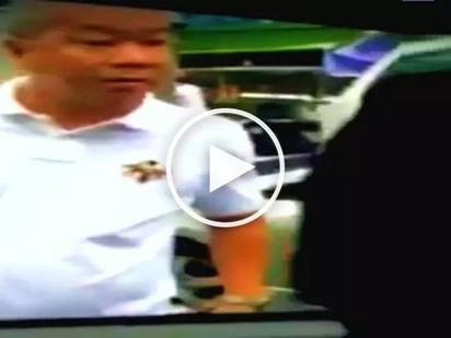 Road rage cop! Hostile Pinoy policeman bullies and picks fight with tough car driver