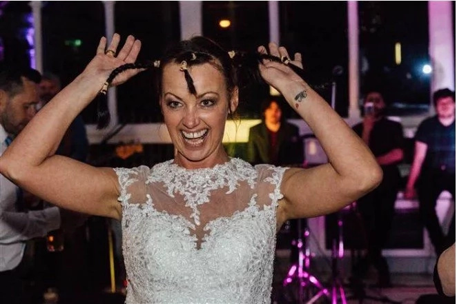 Bride shaves her head to honor groom with terminal cancer Bride shaves her head to honor groom with terminal cancer