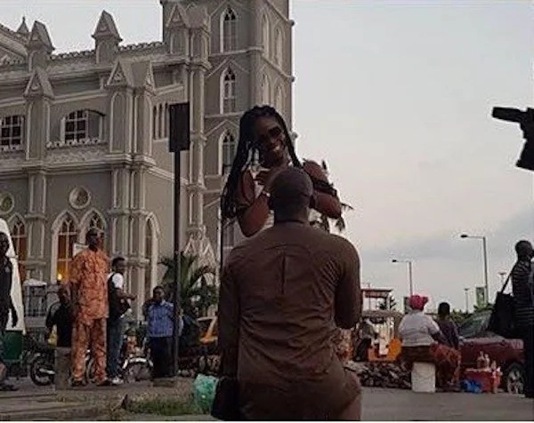 Ojay proposes to Tammy. Photo: yabaleftonline.ng Ojay proposes to Tammy. Photo: yabaleftonline.ng
