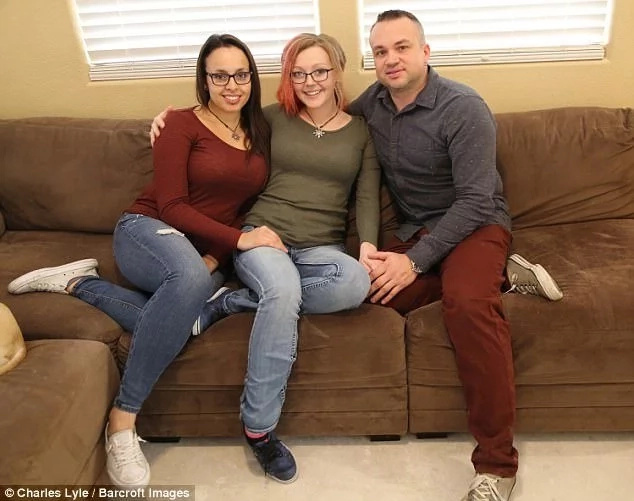 Couple who have been married for 12 years share girlfriend divorce Couple who have been married for 12 years share girlfriend divorce