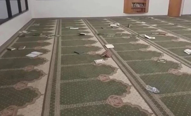 Man breaks into mosque and destroys copies of the Muslims’ holy book