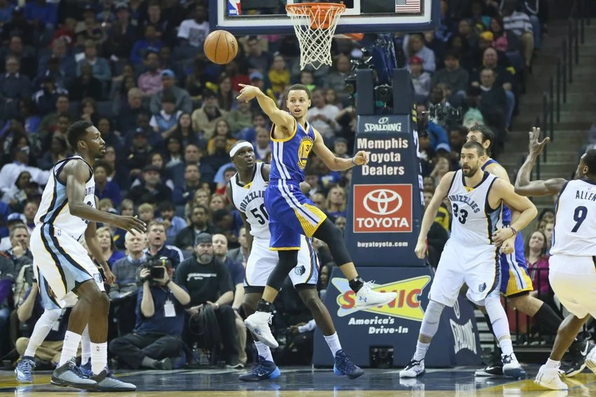 Golden State routs Memphis to earn a record-breaking 73rd victory Golden State routs Memphis to earn a record-breaking 73rd victory