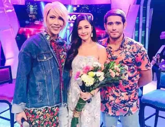 Kim Chiu on Giving Expensive Gifts to Gerald: “Actually investment ko siya dati. Nalugi lang ako!" Kim Chiu on Giving Expensive Gifts to Gerald: “Actually investment ko siya dati. Nalugi lang ako!"