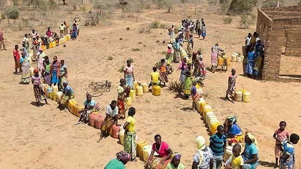 maasai woman in prayer