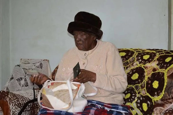 Kenya's oldest woman at 117 years is still fresher than your girlfriend(photos)