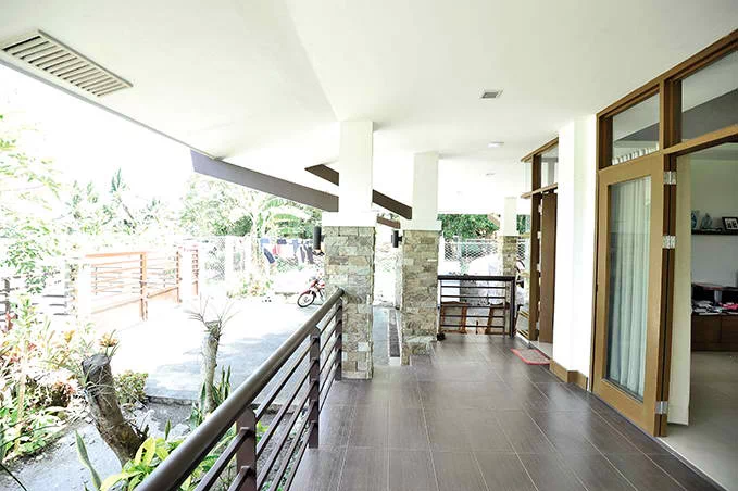 Venus Raj’s tropical bungalow will give you relaxing, resort feels Venus Raj’s tropical bungalow will give you relaxing, resort feels