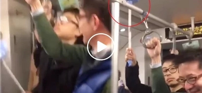 Hilarious man brings his own "handrail" in plunger crowded train