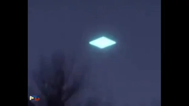This Unidentified Flying Object Left Everyone Startled. A Netizen Caught An Unknown Object With Bright Lights Flying Through The Air. This Unidentified Flying Object Left Everyone Startled. A Netizen Caught An Unknown Object With Bright Lights Flying Through The Air.