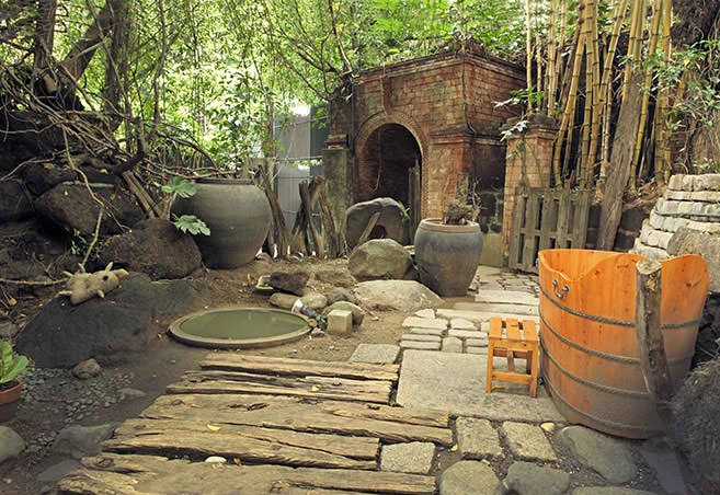 Kuya Kim Atienza’s museum-inspired eclectic art style house is reminiscent of a New York loft Kuya Kim Atienza’s museum-inspired eclectic art style house is reminiscent of a New York loft