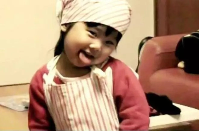 Makabagbag damdamin! The story of a 5-year-old doing the chores and cooking will break your heart! Makabagbag damdamin! The story of a 5-year-old doing the chores and cooking will break your heart!