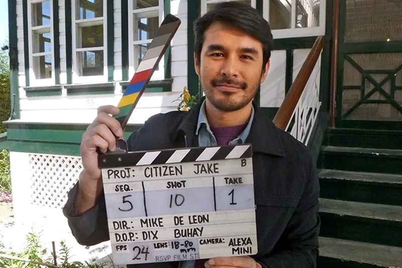 Charming reporter, Atom Araullo to star in a movie. Meet Atom Araullo's character in 'Citizen Jake' Charming reporter, Atom Araullo to star in a movie. Meet Atom Araullo's character in 'Citizen Jake'