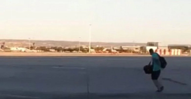 Watch hilarious video of a man catching his plane by foot! Watch hilarious video of a man catching his plane by foot!