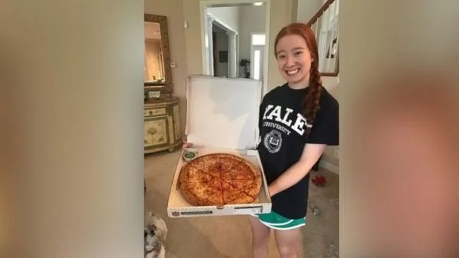 Essay about pizza got this girl accepted at Yale University! She even received 1-year's worth of pizza supply from Papa John's! Essay about pizza got this girl accepted at Yale University! She even received 1-year's worth of pizza supply from Papa John's!