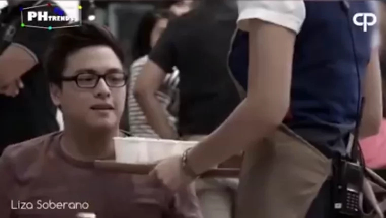 When Liza Soberano serves your order and pranks you real hard: “Ako si Marga” When Liza Soberano serves your order and pranks you real hard: “Ako si Marga”
