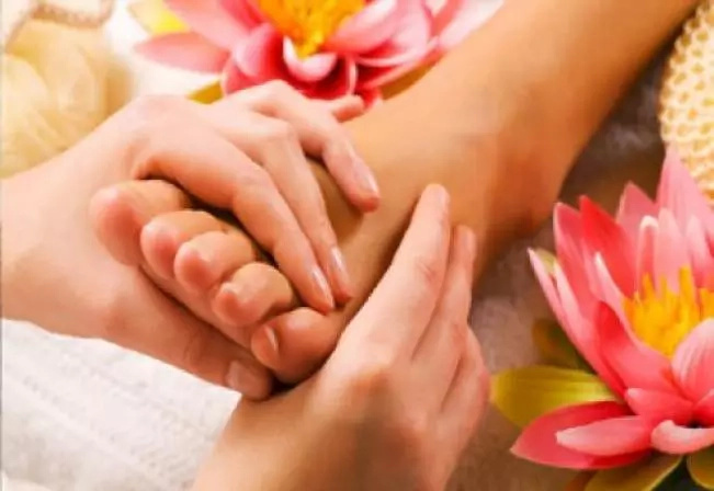 3 unbelievable benefits of feet massage for your health