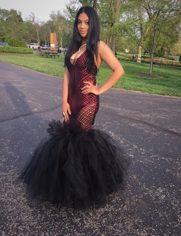 This homeless teen asked a girl to prom. Then, he makes her a dress from scratch. Now, every girl wants his designs! This homeless teen asked a girl to prom. Then, he makes her a dress from scratch. Now, every girl wants his designs!