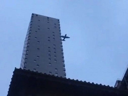 Low Flying Planes Above Manhattan Spook New Yorkers