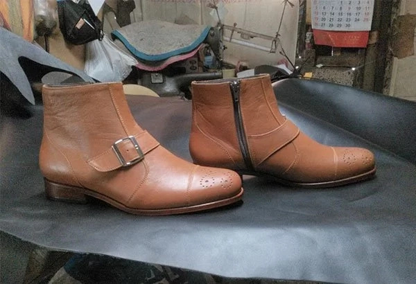 President Duterte supports local craftsmen with his footwear President Duterte supports local craftsmen with his footwear