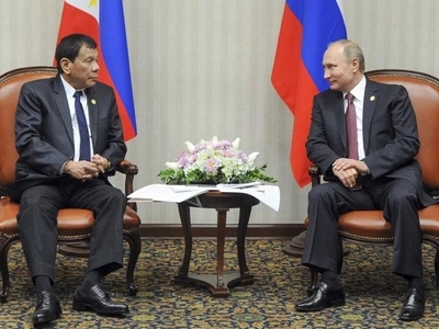 Nagtapo na din sa wakas! Duterte MEETS his idol Putin