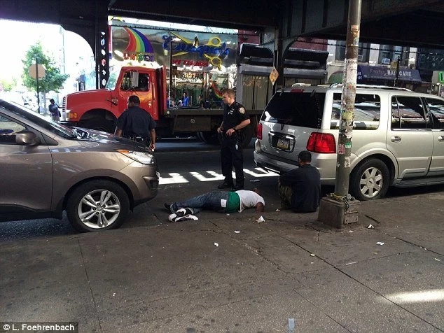 Walking Dead imitation: 33 New Yorkers found passed out Walking Dead imitation: 33 New Yorkers found passed out