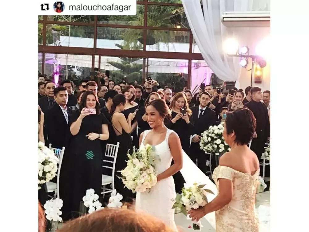 Former Sexbomb Dancer Rochelle Pangilinan Marries Her Long-time Boyfriend, Arthur Solinap in This Magical Michael Cinco Wedding Gown Former Sexbomb Dancer Rochelle Pangilinan Marries Her Long-time Boyfriend, Arthur Solinap in This Magical Michael Cinco Wedding Gown