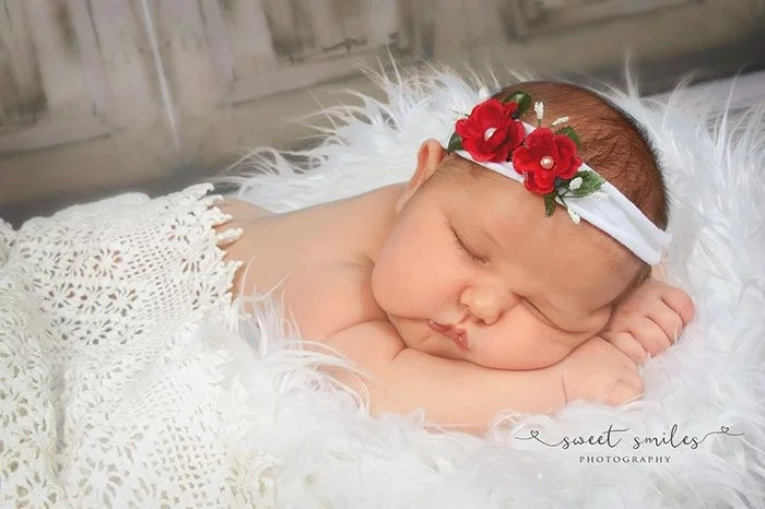 Mother gave birth to a 13.5 lbs (6kg) baby. The baby's so big that she felt like a toddler is coming out of her belly! Mother gave birth to a 13.5 lbs (6kg) baby. The baby's so big that she felt like a toddler is coming out of her belly!