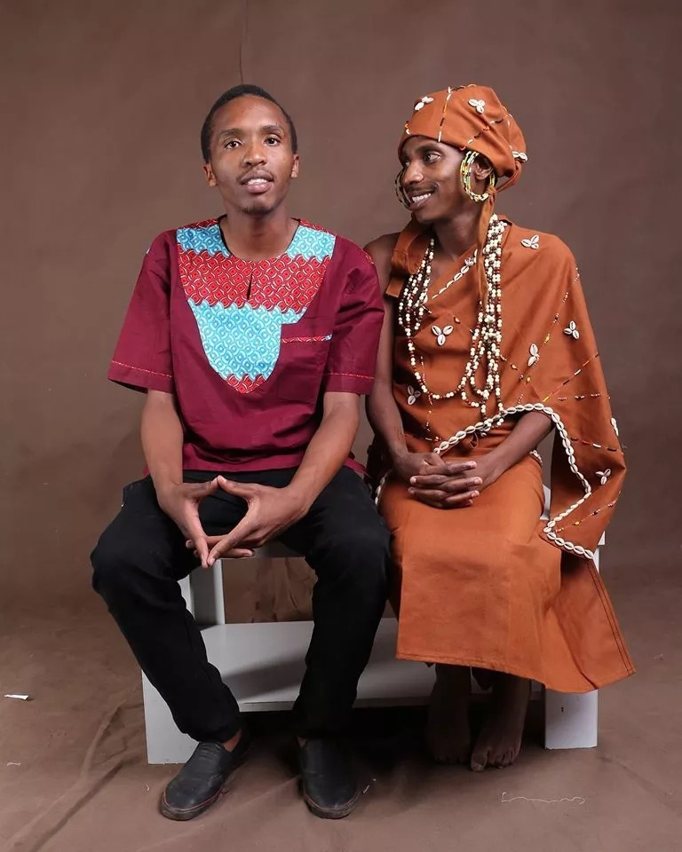 Eric Omondi does an impression of Jomo's wife in this funny photo.