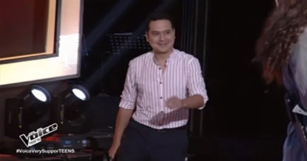 John Lloyd Cruz Graced The Voice Teens Philippines. Lloydie Gave Support To Sarah Geronimo As The Auditionee Is Turned Between Coach Bamboo & Sarah G. John Lloyd Cruz Graced The Voice Teens Philippines. Lloydie Gave Support To Sarah Geronimo As The Auditionee Is Turned Between Coach Bamboo & Sarah G.