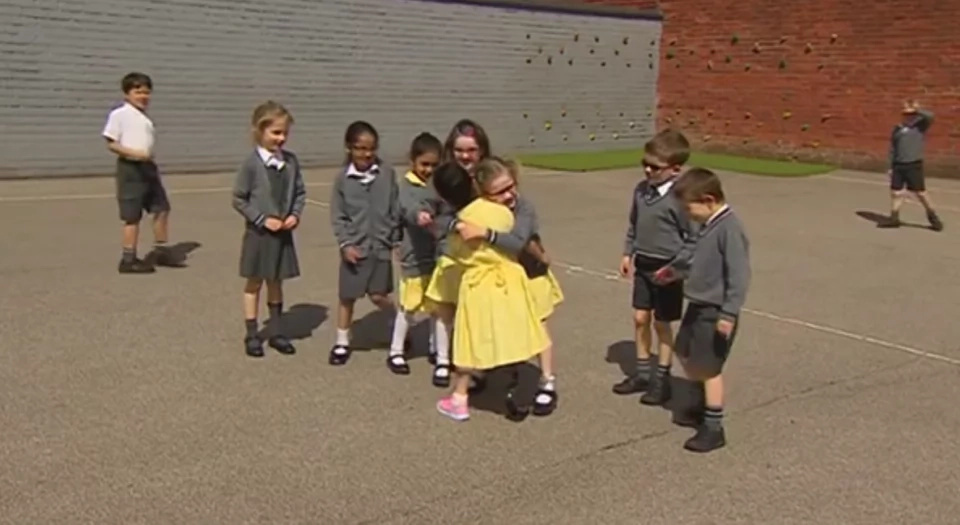 7-year-old disabled girl shows off her new leg for the first time 7-year-old disabled girl shows off her new leg for the first time