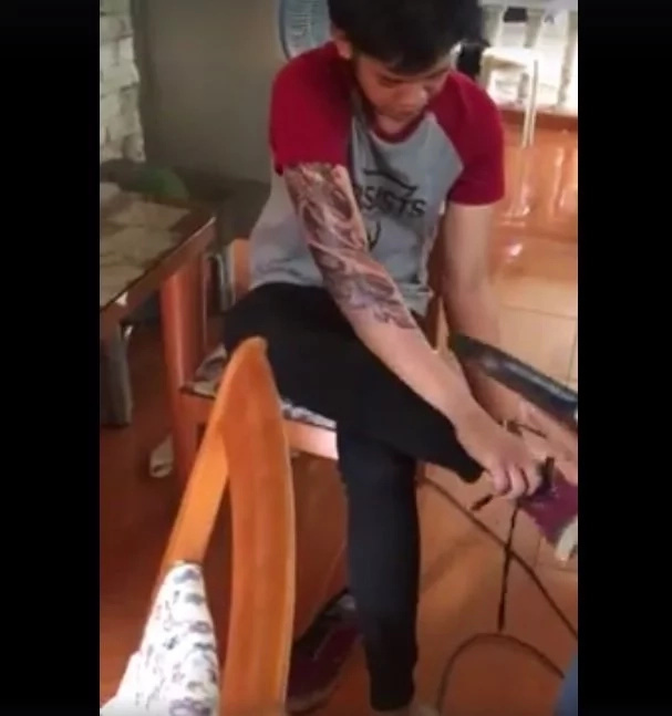 Teens pranked unsuspecting mom in viral Facebook video Teens pranked unsuspecting mom in viral Facebook video